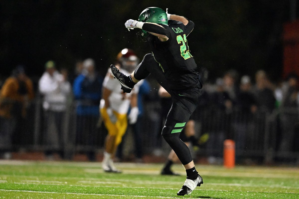 a Central Catholic West Linn 6A Oregon football semifinal November 17 2023 Leon Neuschwander 22